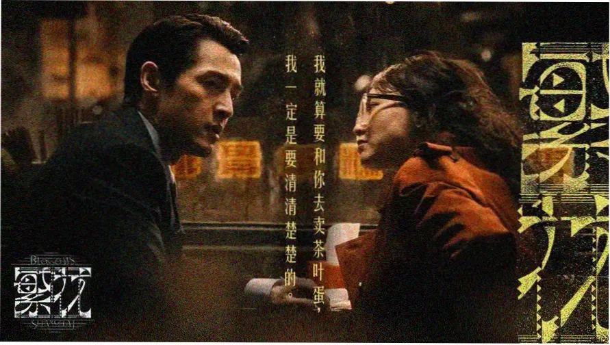 本季机甲番剧主视觉：巨型人形机体在黄昏机库中待命